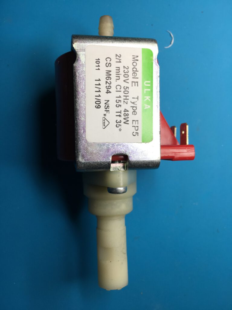 Bei den Ulka Pumpen kann schon oft an der Tonlage des Betriebsgeräusches der Fehler geahnt werden.
